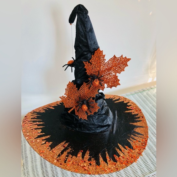 Black, witchhat, pink feathered brim & Baby bone hands. 19" x 19" - Picture 12 of 16